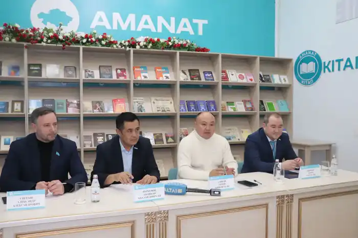 В Усть-Каменогорске депутат Мажилиса Ерлан Саиров встретился с представителями интеллигенции (10)