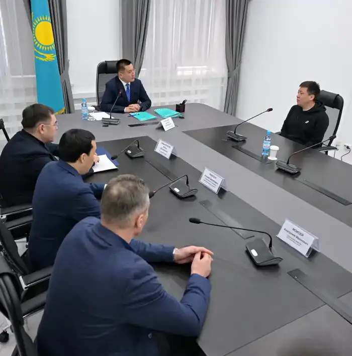 Аким области Асаин Байханов выслушал граждан на личном приеме и пообещал решить их проблемы Павлодаре