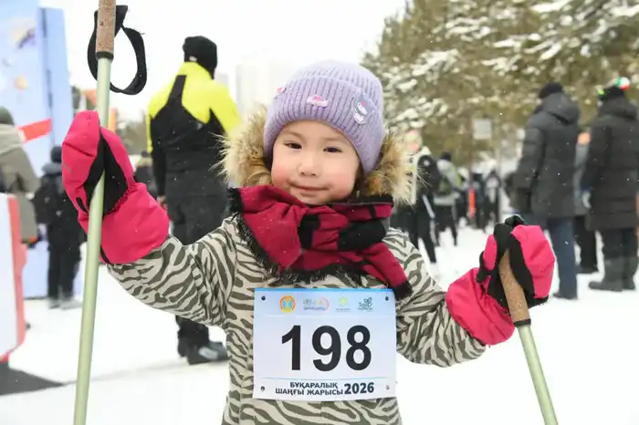 Развитие массового спорта: в Астане прошли масштабные соревнования по лыжным гонкам (5)