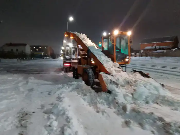 Уборка снега в Астане привлечением 1600 единиц техники Павлодаре