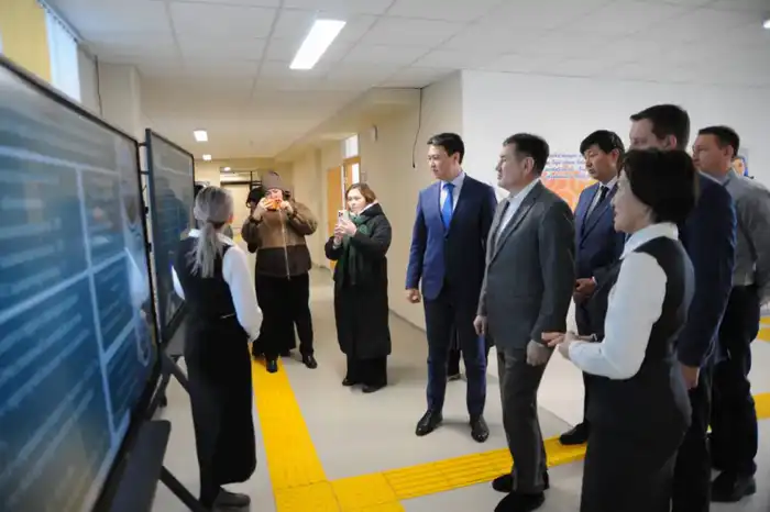 Аким ВКО посетил школу и врачебную амбулаторию в Глубоковском районе (2)