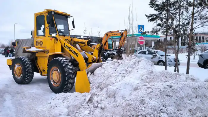 За ночь из Астаны вывезли около 24 тысяч кубометров снега (10)
