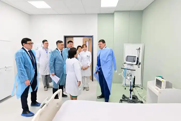 Аким области посетил нефрологический центр в Семее (3)