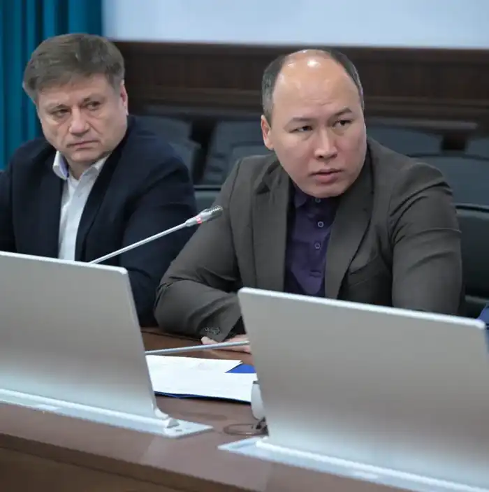 Аким области Асаин Байханов сегодня после прямого эфира провел рабочее совещание в связи с ожидаемым ухудшением погодных условий (7)