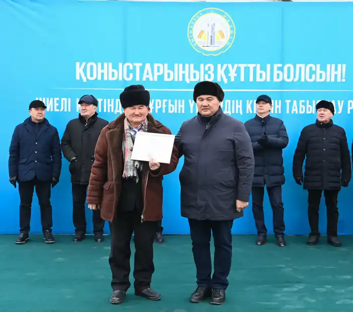 Ключи от квартир в микрорайоне Шугыла для социально уязвимых семей в Шиели Павлодаре