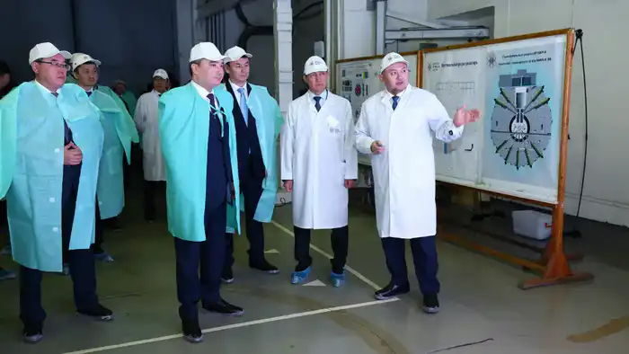 Олжас Бектенов проверил исполнение поручений Президента по развитию научной базы атомной отрасли в Алматы Павлодаре