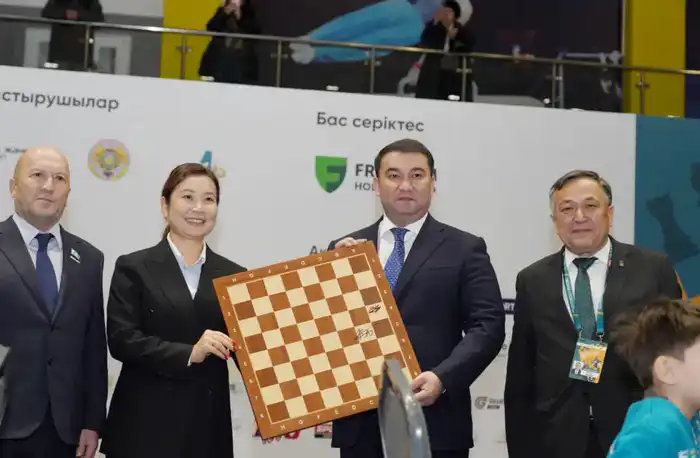 В чемпионате Казахстана по шахматам среди юниоров в Туркестане принимают участие 1052 спортсмена (3)