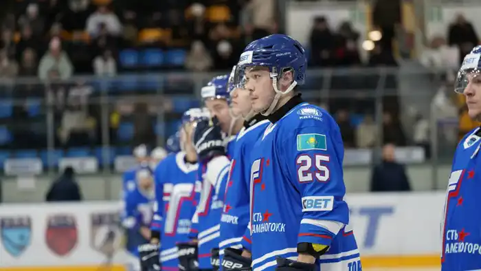 Награждение хоккеистов Торпедо серебряные медали Континентальный кубок Ноттингем Павлодаре