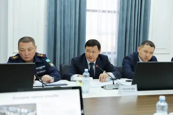 Ербол Карашукеев акцентирует внимание на международных стандартах подготовки к паводковому периоду в Жамбылской области Павлодаре