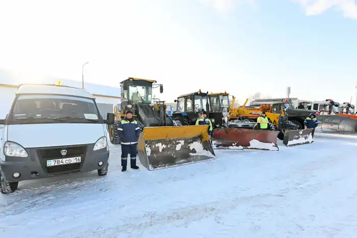 Аким области ознакомился с работой дорожного эксплуатационного участка в Бескарагайском районе (3)