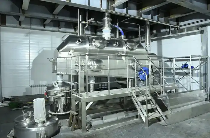 Глава региона проверил строительство завода по производству сухого порошка из верблюжьего молока (6)