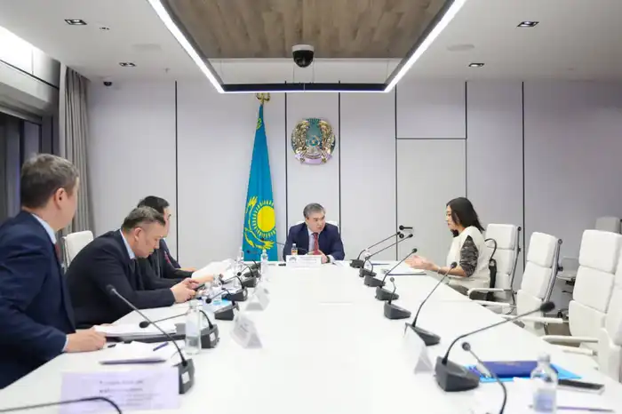 Министр Ерсайын Нагаспаев провёл приём граждан по вопросам жилья и лизинга автобусов Павлодаре