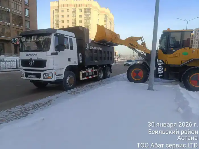 Более 1 100 единиц спецтехники вывели на уборку снега в Астане (7)