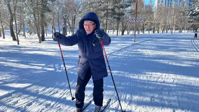Пенсионеры Астаны занимаются зимними видами спорта Павлодаре
