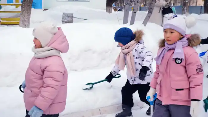 «Снежный десант»: столичные школьники провели общегородскую волонтерскую эстафету (5)