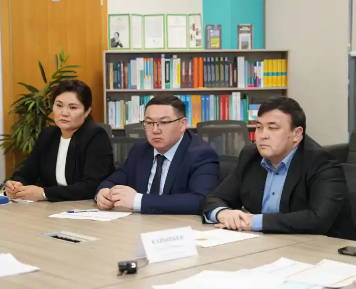 Заместитель акима Туркестанской области Канат Кайыпбек провел прием граждан в офисе 'Открытый акимат' Павлодаре