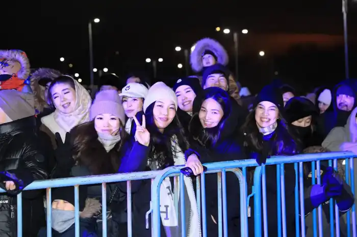 Актюбинцы массово и ярко встретили Новый год на главной площади города (7)