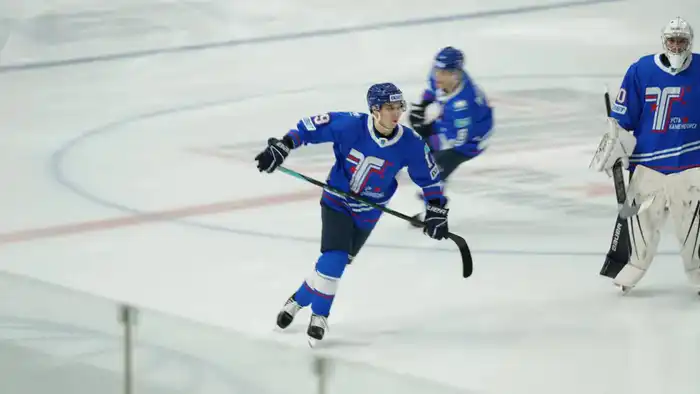 Аким ВКО наградил хоккеистов команды «Торпедо» (4)