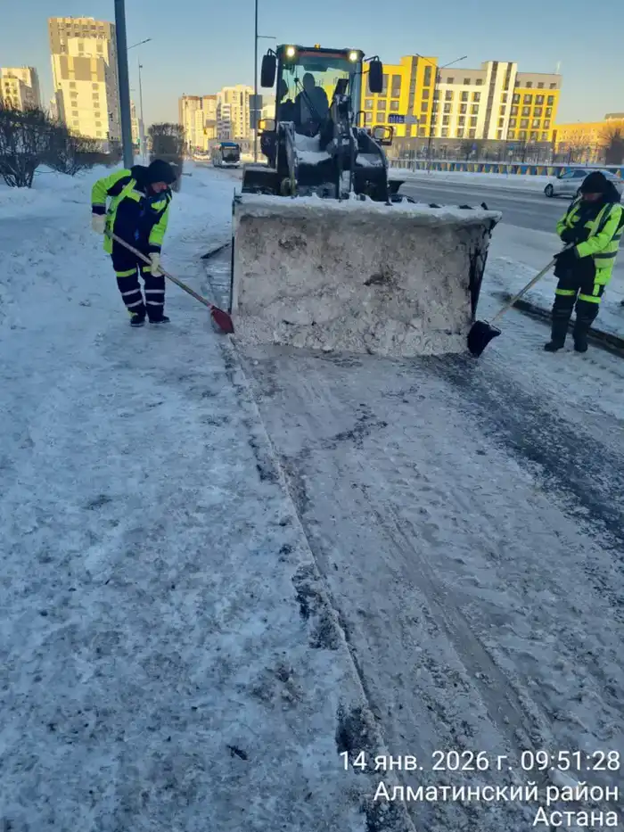 В Астане за ночь вывезли 70 тысяч кубометров снега: более 3 000 рабочих и 1 900 единиц техники на снегоуборке Павлодаре