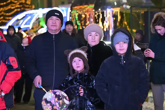 На центральной площади Семей прошло новогоднее мероприятие с участием акима области и более 10 тысяч горожан Павлодаре