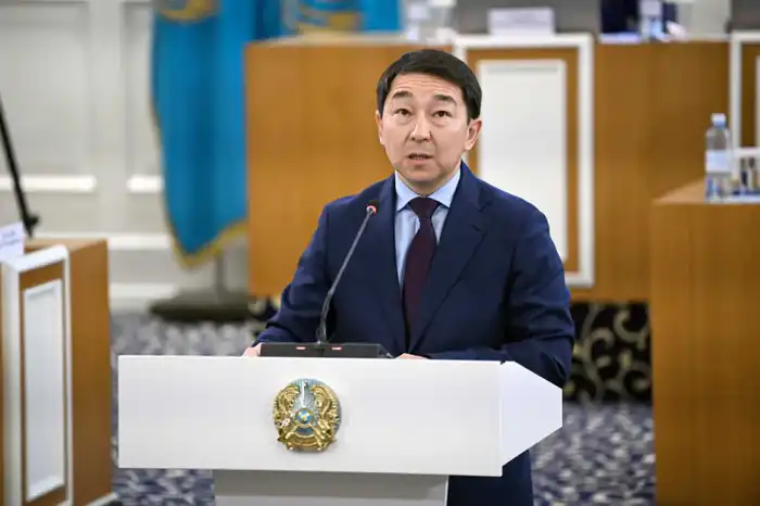 Первый проект новой Конституции Казахстана: акцент на развитие человеческого капитала и образования Павлодаре