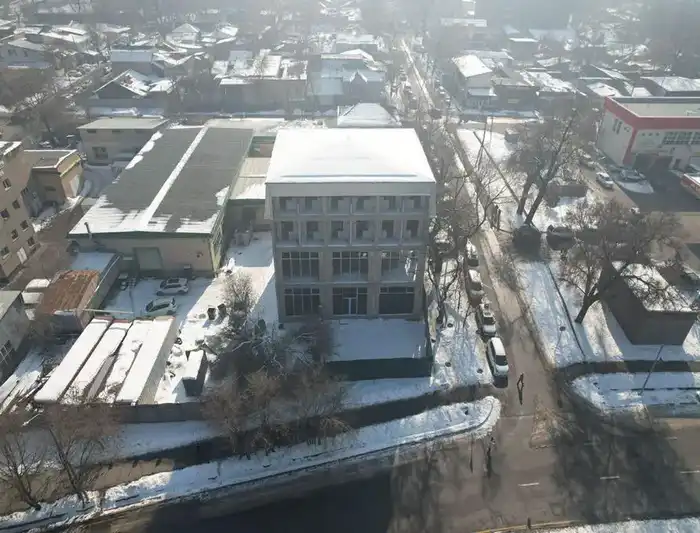 Крупный незаконный объект в Алматы сносят по решению суда (3)