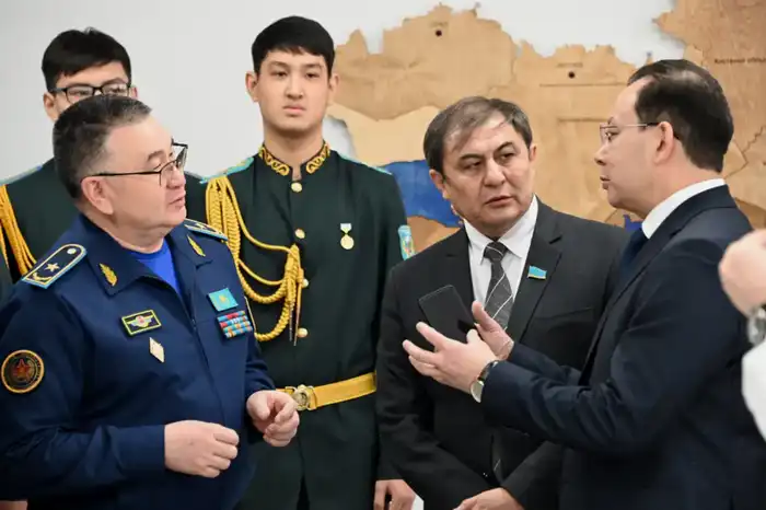 Мост между армией и обществом: замминистра обороны Аскар Мустабеков открывает диалог в Карагандинской области Павлодаре