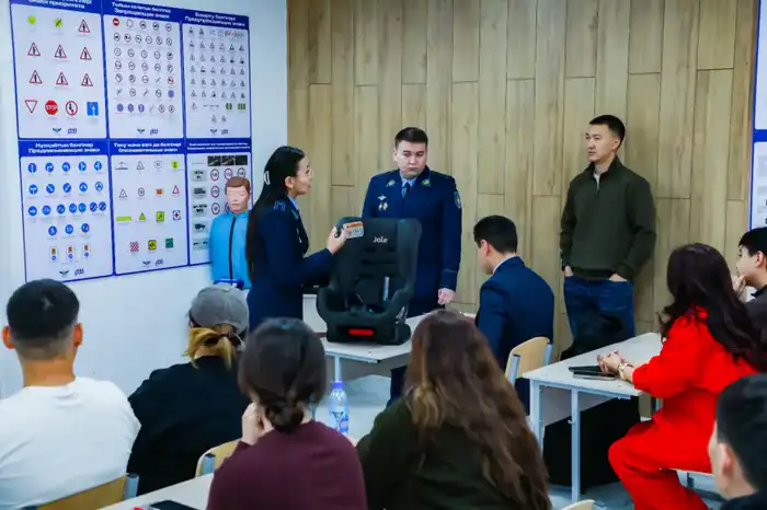Мероприятие по вопросам детской дорожной безопасности для будущих водителей провели в Астане (4)