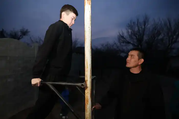 Дети — будущее страны: как отец восьмерых служит на передовой и в семье Павлодаре