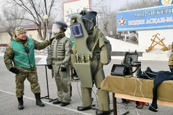 Роботы, дроны и четвероногие саперы: в Конаевском гарнизоне прошел пресс-тур для представителей СМИ (5)