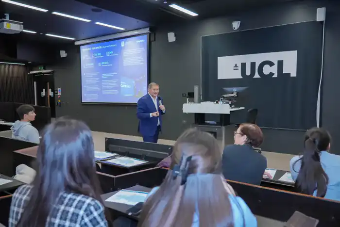 Министр Саясат Нурбек провел встречу с казахстанскими студентами в Великобритании (9)