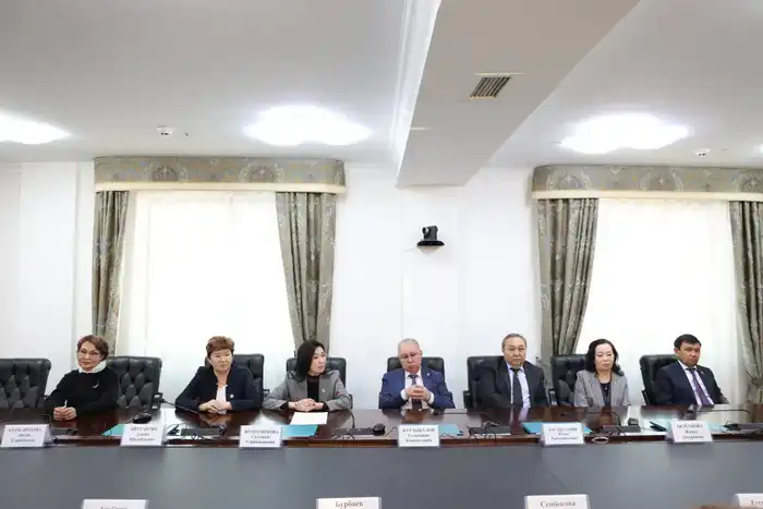 В Высшем Судебном Совете поздравили Баймолдину Зауреш Хамитовну с 70-летним юбилеем (5)