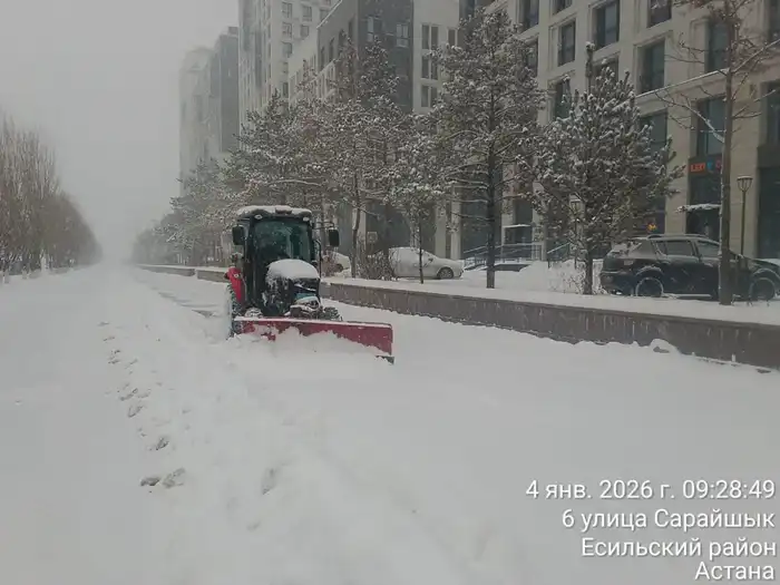 Более 3000 дорожных рабочих и свыше 1600 единиц спецтехники задействованы в снегоуборочных работах в Астане (6)