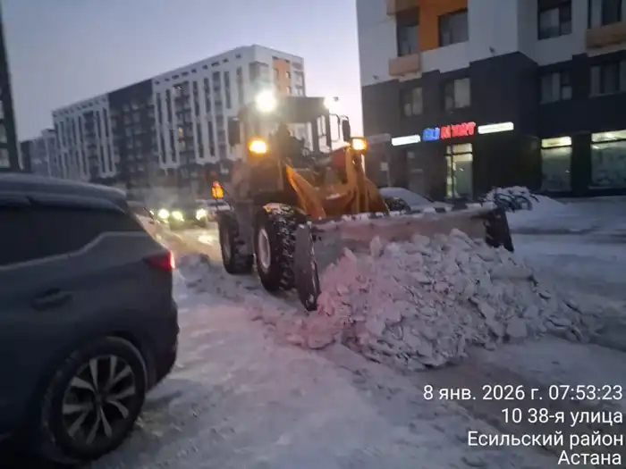 Более 3 000 дорожных рабочих вышли на уборку снега в Астане (9)