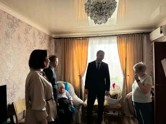 В Алматы поздравили ветерана ВОВ Анатолия Попова с 100-летием (2)