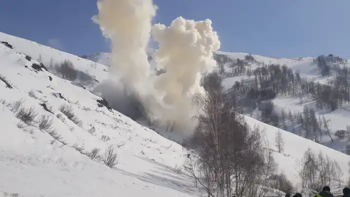 МЧС предупреждает о лавиноопасной обстановке в горных районах Казахстана (6)