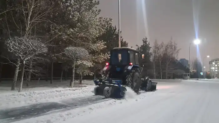 Снегоуборочные работы в Астане тысяча единиц техники и 269 дорожных рабочих Павлодаре