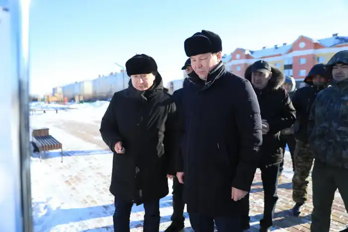 Аким области проверил уборку снега в микрорайоне Есет батыра (5)