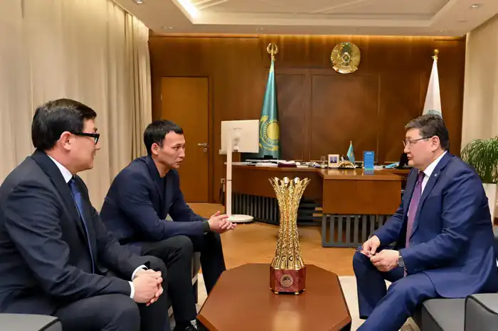 Встреча акима области с директором ФК Семей обсуждение достижений команды Павлодаре