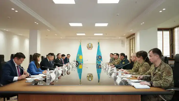 Глава МЧС Казахстана провёл встречу с заместителем премьер-министра Монголии (2)