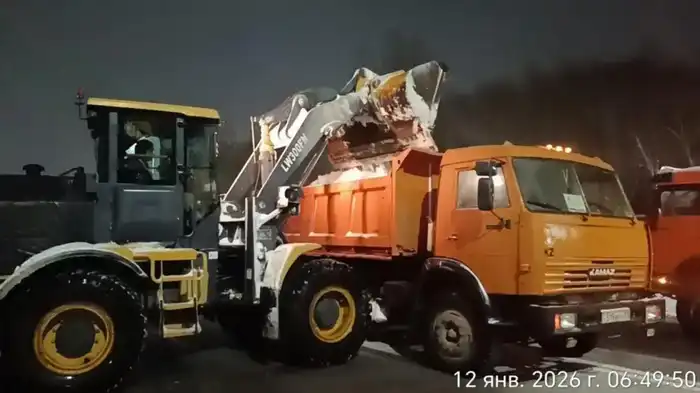 Астана очищается от снега: тысячи рабочих на улицах Павлодаре