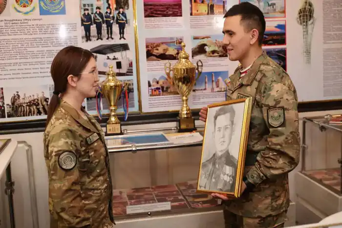 Военнослужащий нарисовал портреты для музея Национальной гвардии (3)