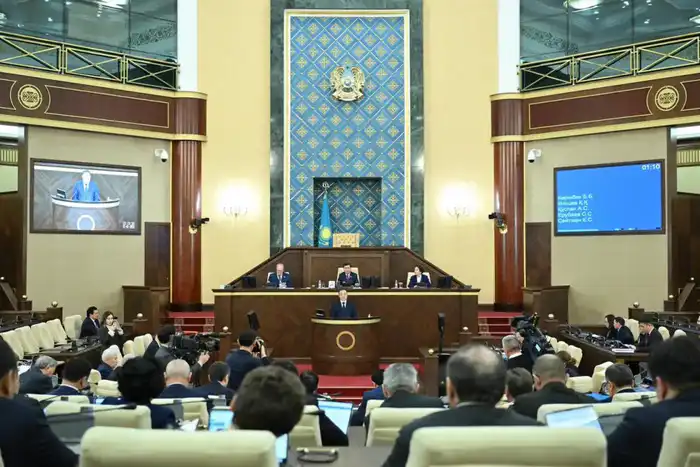 Одобрение Мажилисом законопроектов в сфере транспорта укрепит международные связи Казахстана Павлодаре