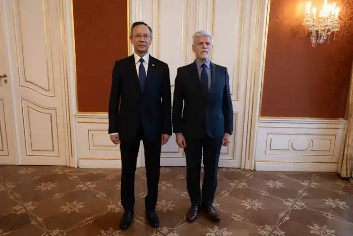 Посол Казахстана вручил верительные грамоты Президенту Чехии (2)