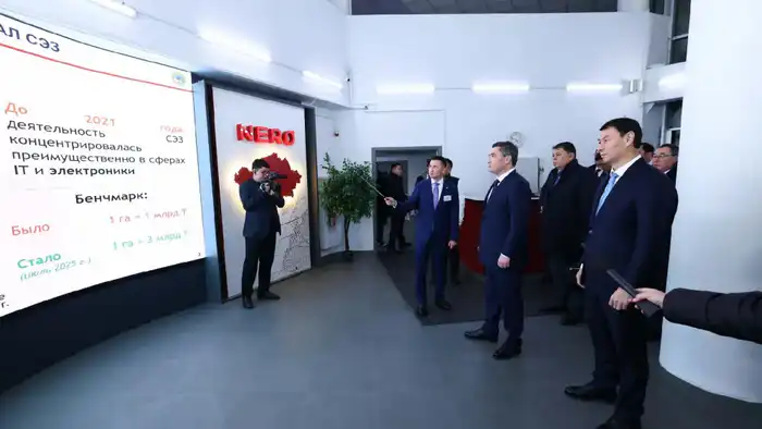 Олжас Бектенов проверил исполнение поручений Президента по развитию высокотехнологичных производств на территории СЭЗ «ПИТ «Алатау» в Алматы (6)