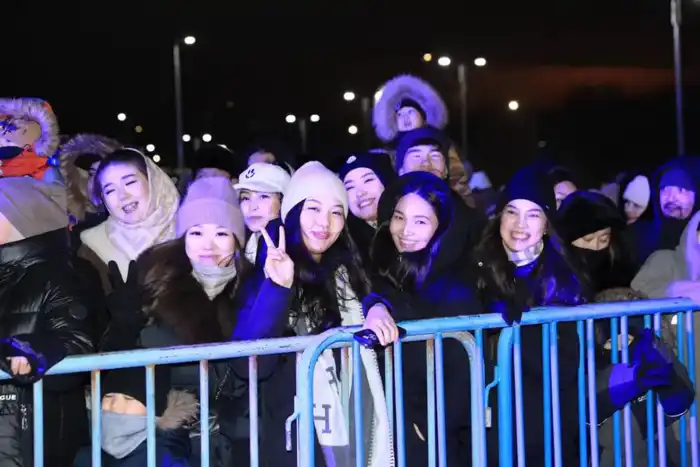 Актюбинцы массово и ярко встретили Новый год на главной площади города (7)