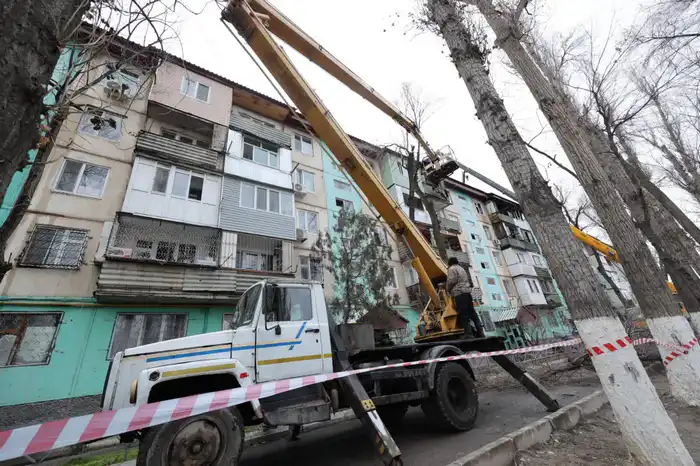 Эвакуация жителей и восстановление после пожара в Таразе: действия акима Жамбылской области Ербола Карашукеева Павлодаре