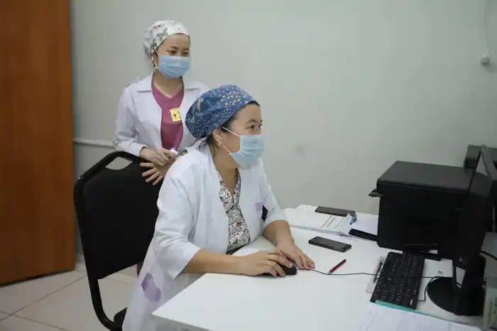 В сердце Бейнеу: Аким Мангистауской области на страже пострадавших в трагедии на дороге Павлодаре