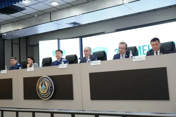 8 января в Западно-Казахстанской области состоялся форум, посвященный оценке эффективности реализации проекта «Қауіпсіз өңір – сенімді болашақ». (2)