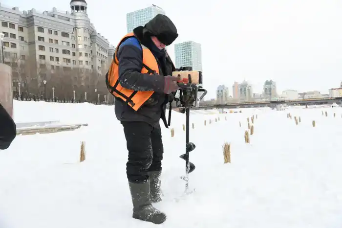 Жизнь в воде: аэрация реки Есиль дарит надежду рыбам в зимнюю стужу Павлодаре